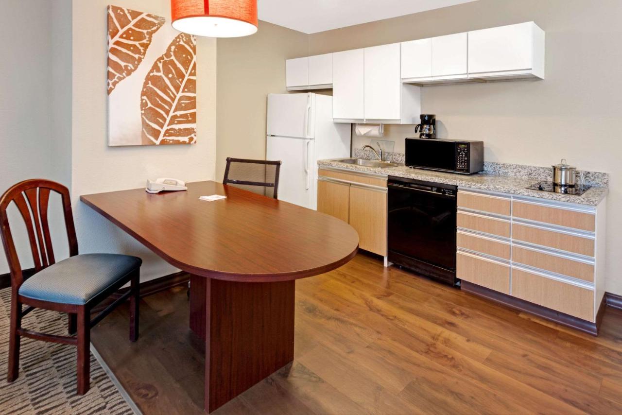 Mainstay Suites Detroit 法明顿山 外观 照片
