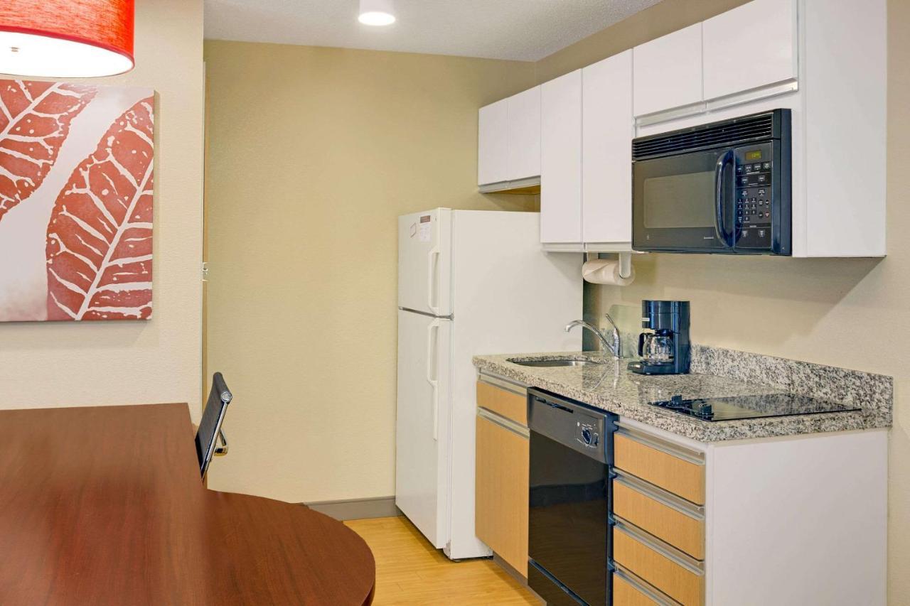 Mainstay Suites Detroit 法明顿山 外观 照片