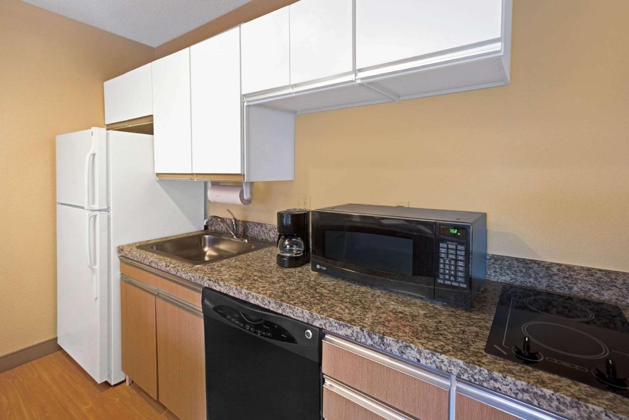 Mainstay Suites Detroit 法明顿山 外观 照片
