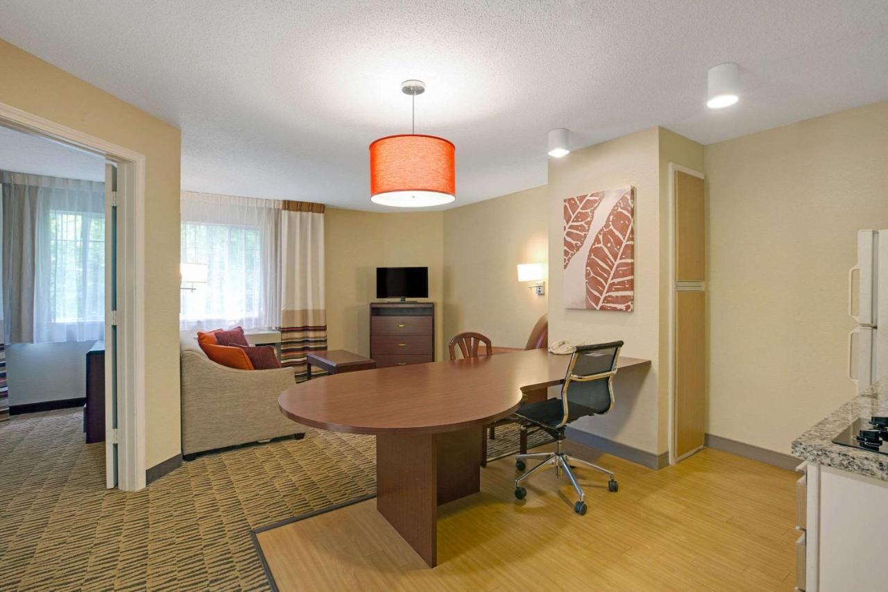 Mainstay Suites Detroit 法明顿山 外观 照片