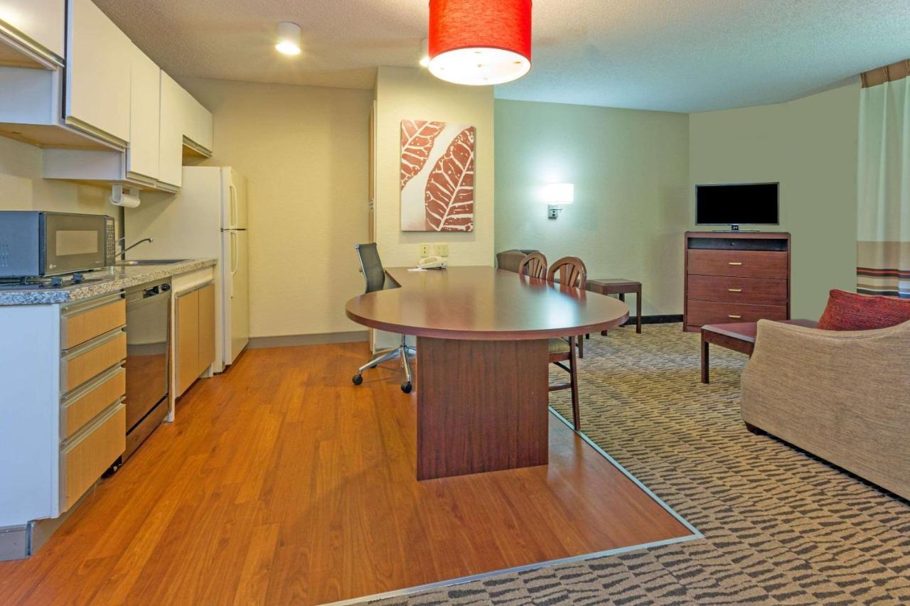 Mainstay Suites Detroit 法明顿山 外观 照片
