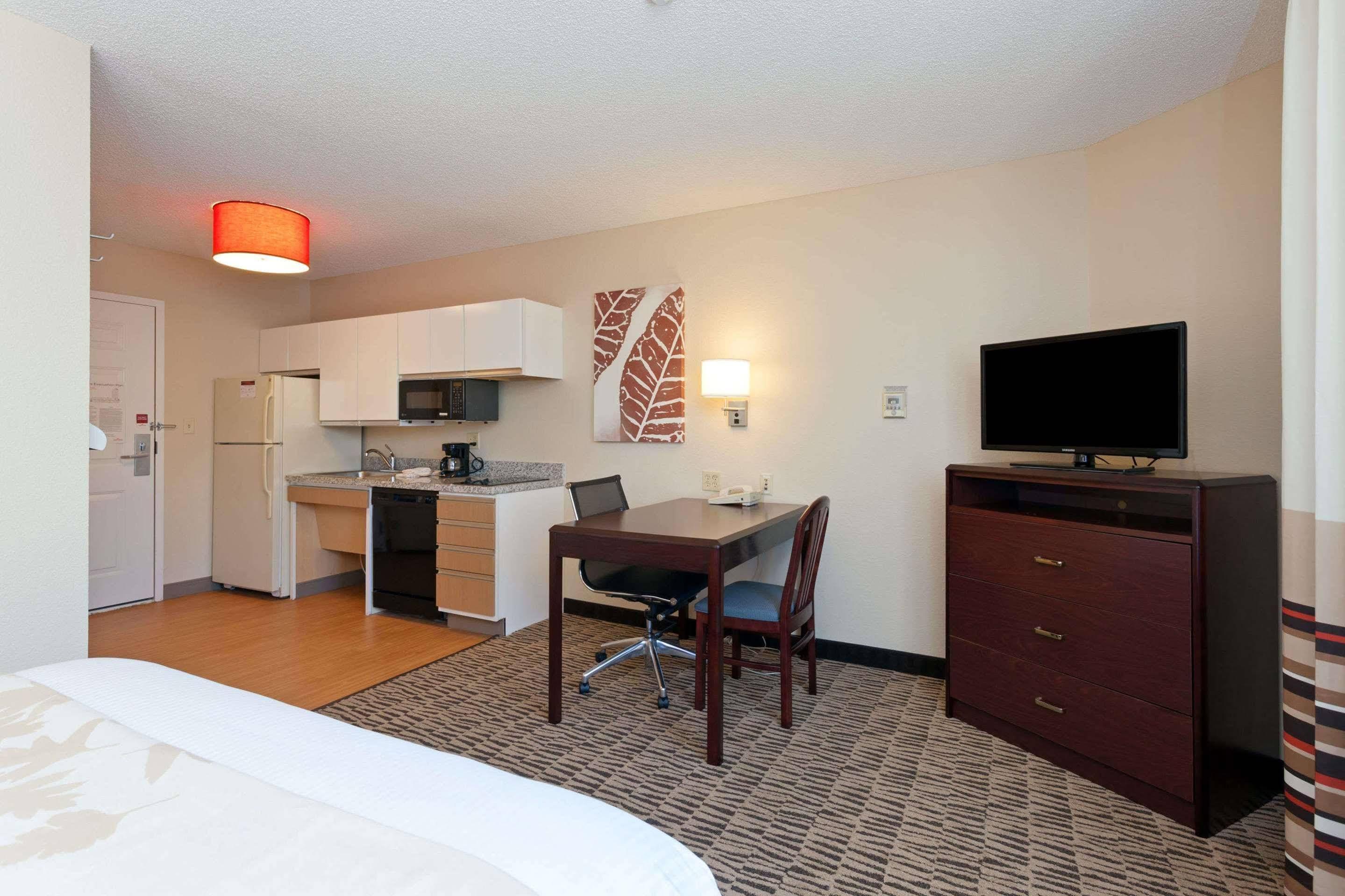 Mainstay Suites Detroit 法明顿山 外观 照片