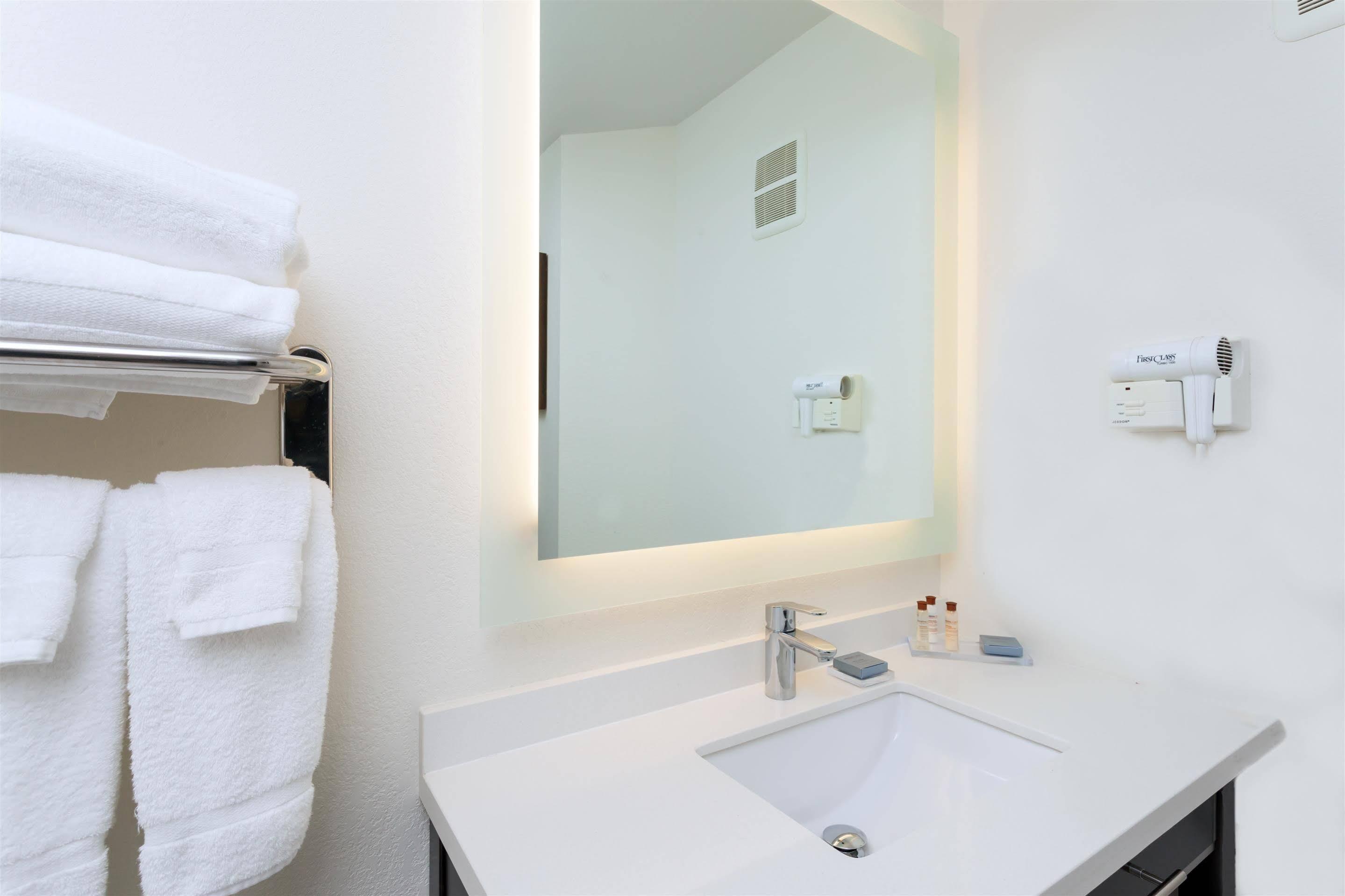 Mainstay Suites Detroit 法明顿山 外观 照片