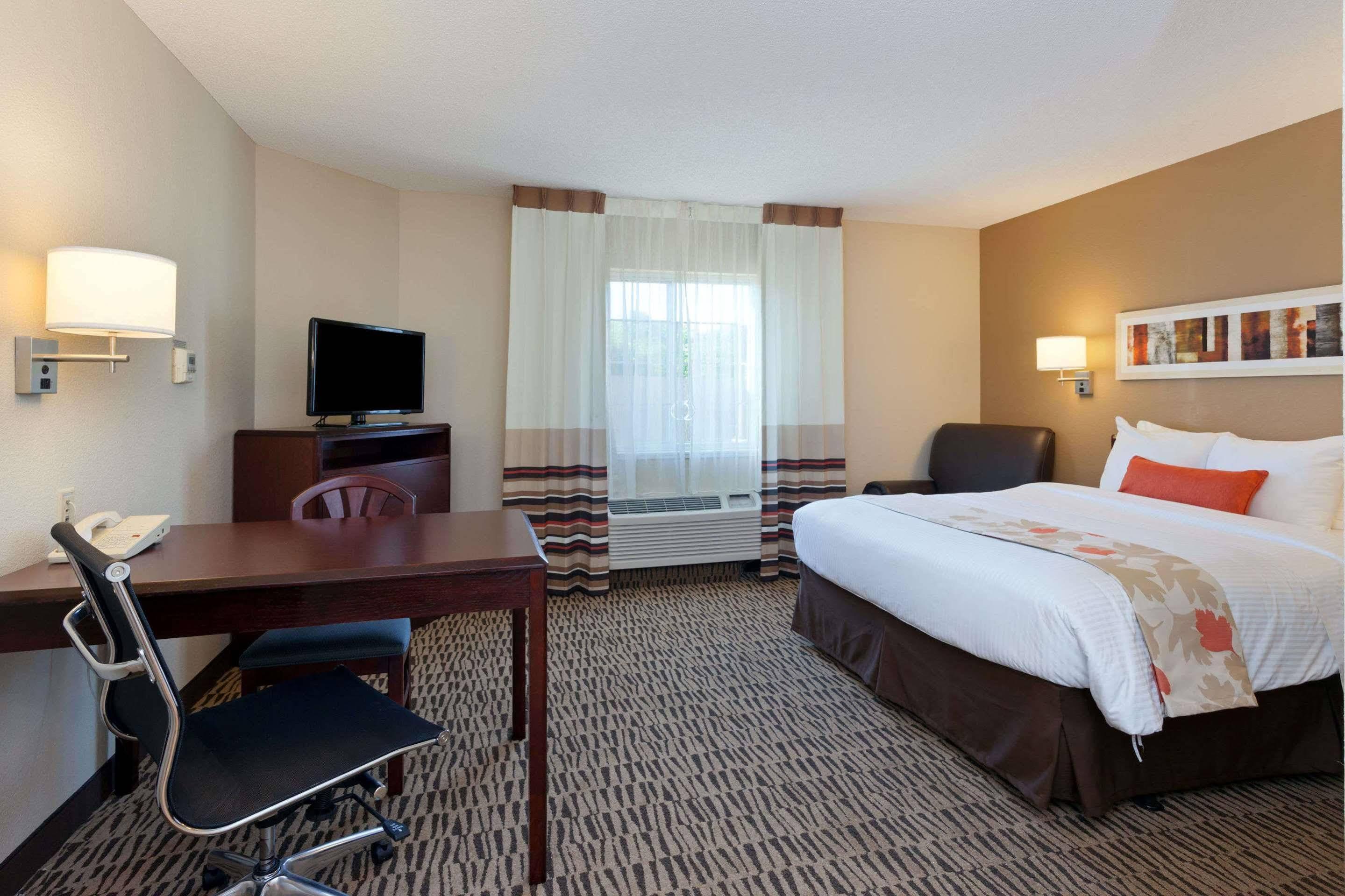 Mainstay Suites Detroit 法明顿山 外观 照片