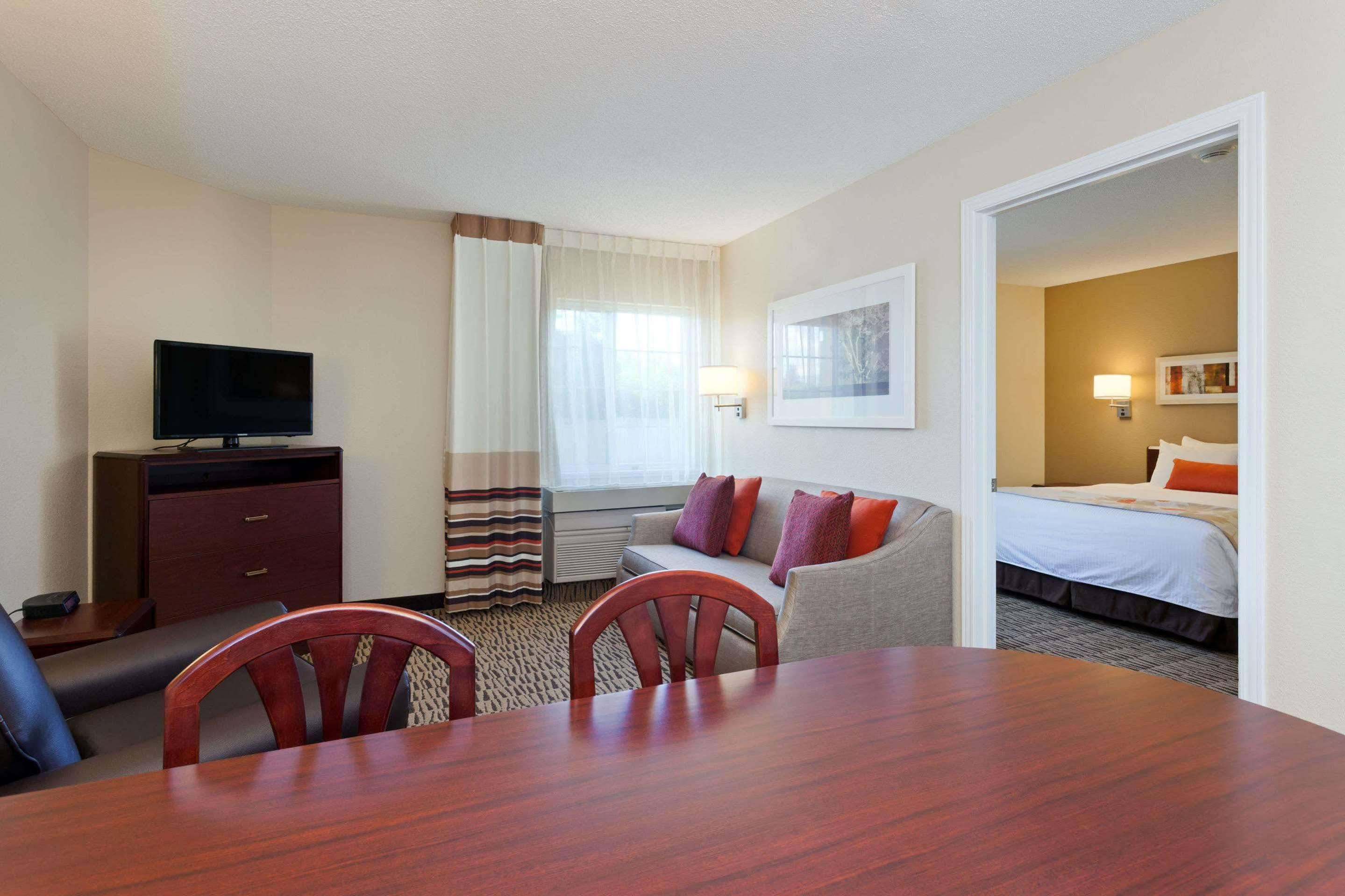 Mainstay Suites Detroit 法明顿山 外观 照片