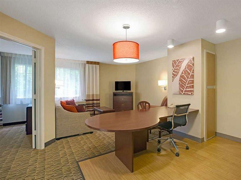 Mainstay Suites Detroit 法明顿山 外观 照片